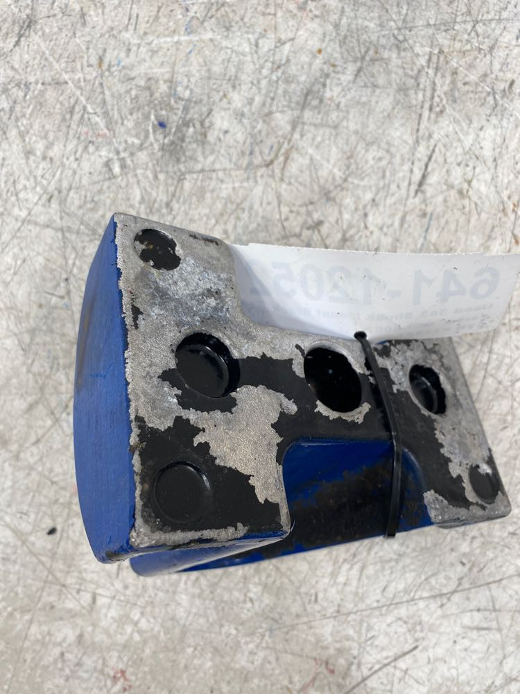2009 Peterbilt 365 Suspension Bracket B636002 (641-12052)