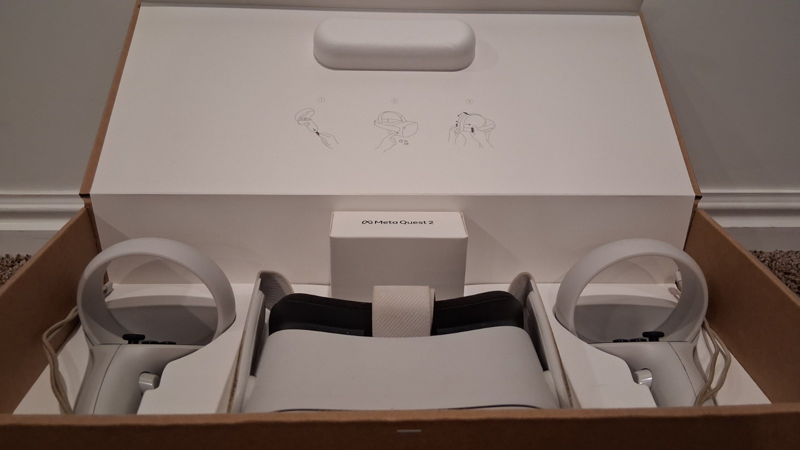 Meta Quest 2 128GB Virtual Reality Headset w Charge Dock And Chargeable Batterys