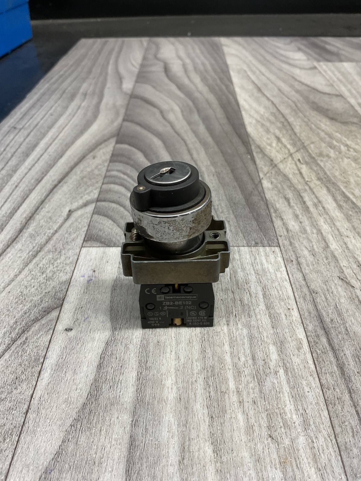 Telemecanique ZB2-BE101 ZB2-BE102 Key Selector Switch #4006PT198SI