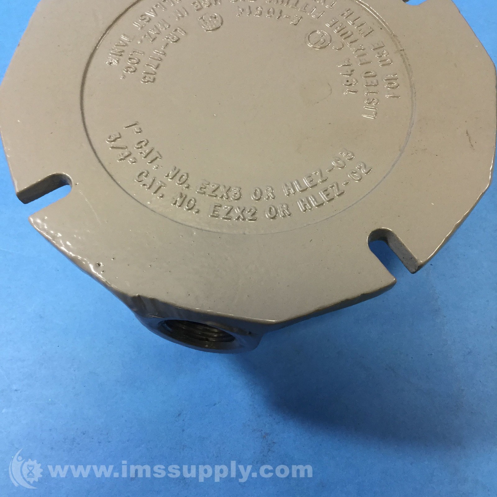 Hubbell EZX2 Ceiling Mount Assembly FNOB