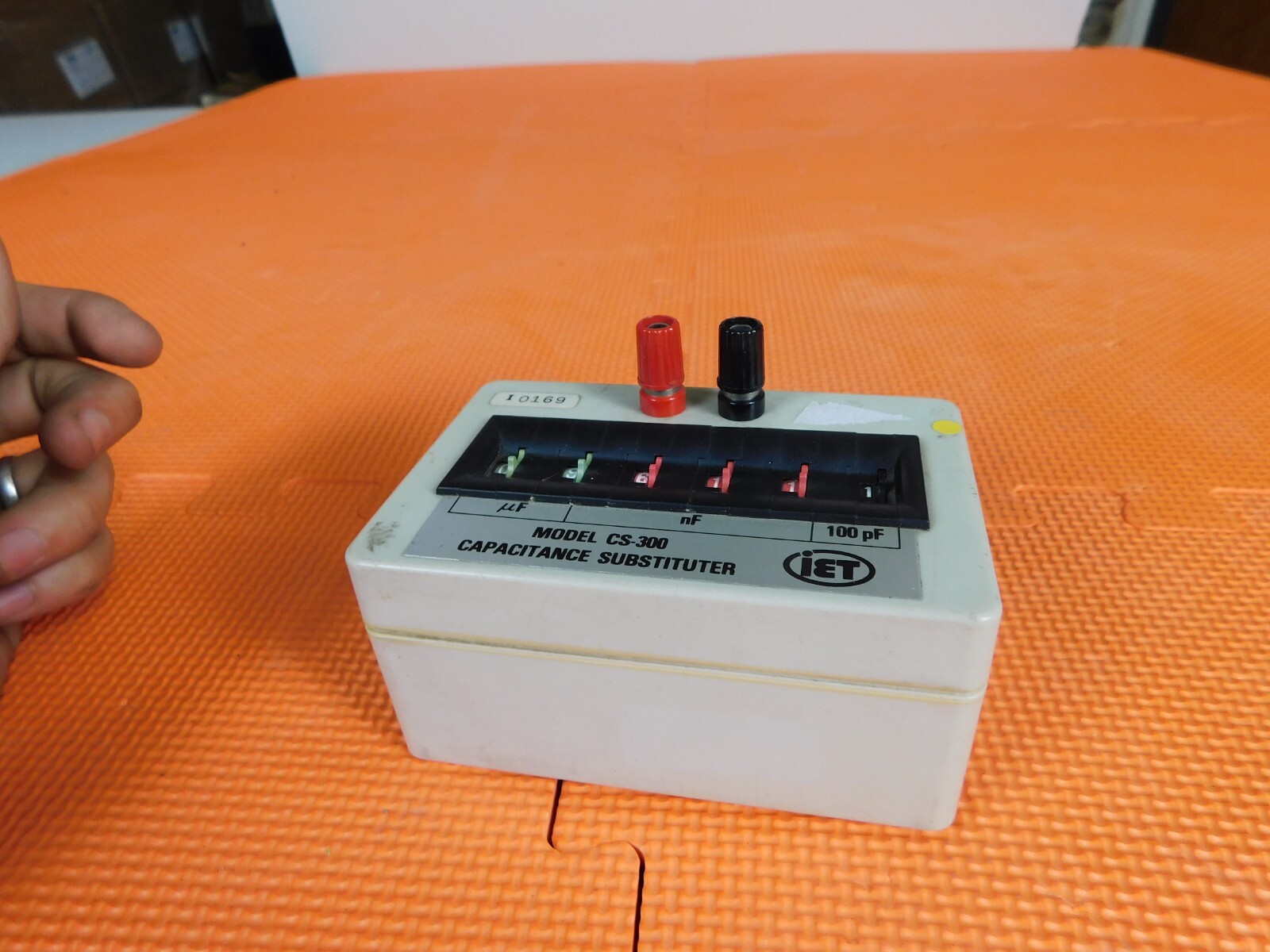 IET Labs CS-300 Capacitance Substituter