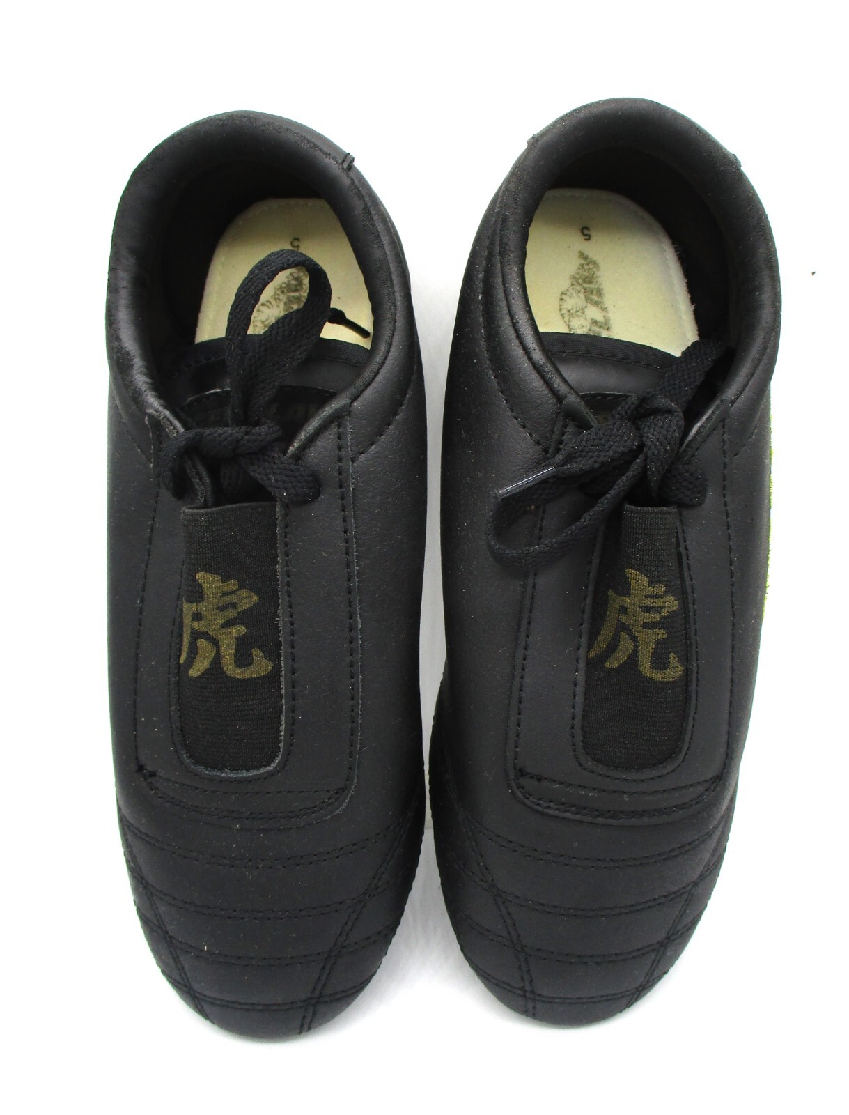 Tiger Claw,  Kung Fu Shoes. Size 5 with Carrying Case