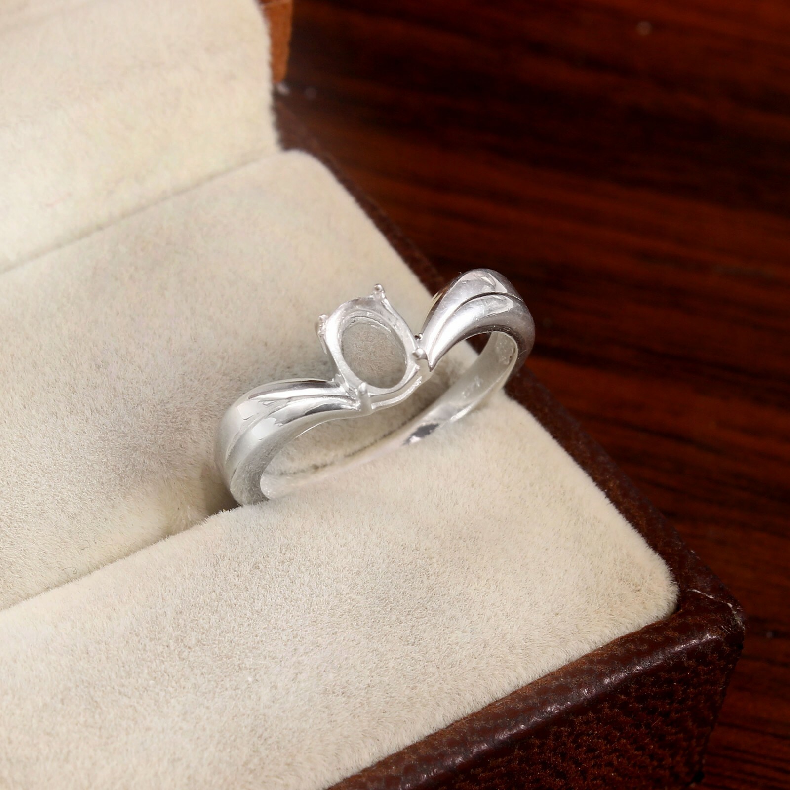 Hollow and Tapered Ring Inlays and Oval Prongs Mounting in 7X5mm Sterling Silver