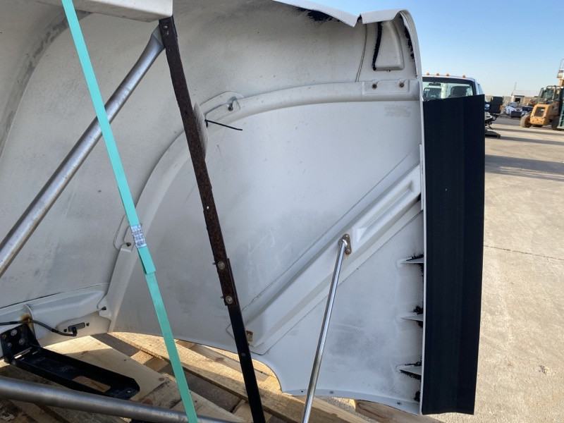 2016 Cab Wind Deflector for Kenworth T680 (662-10089)