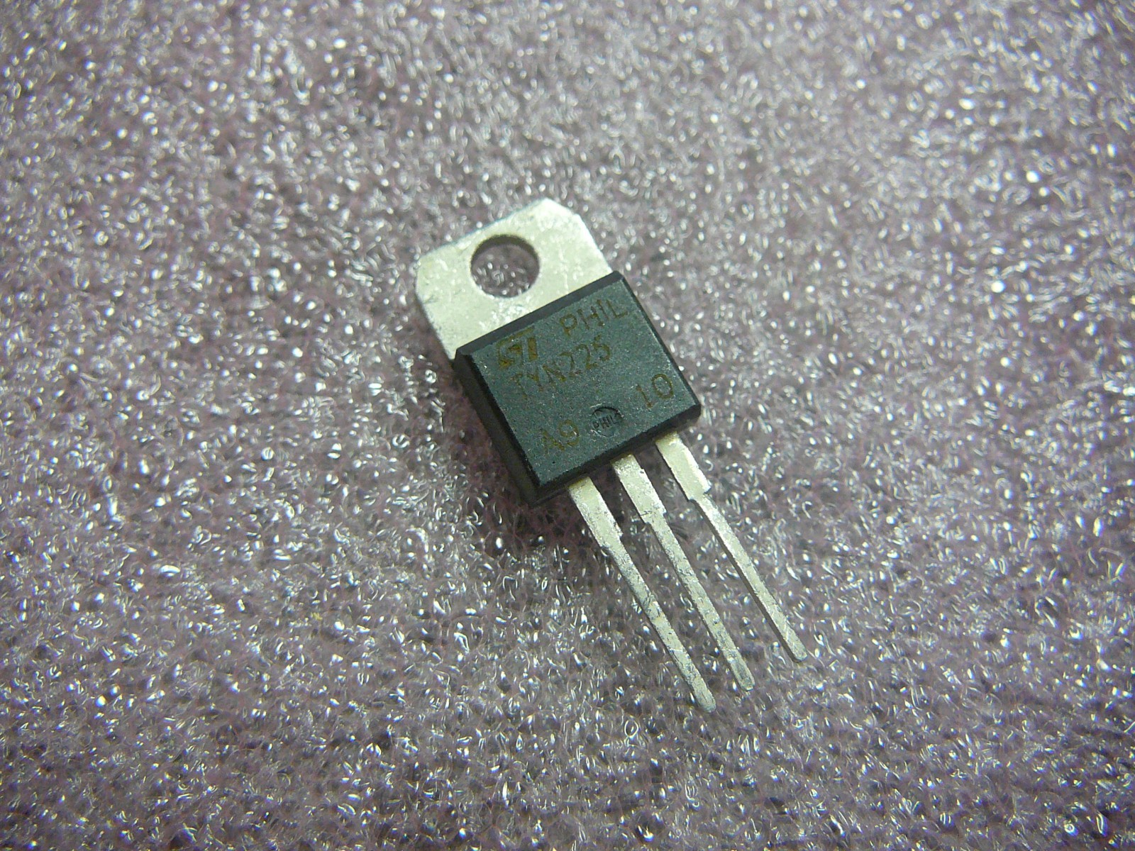 ST MICRO TYN225 Thyristor Silicon Controlled Rectifier 25A 200V TO-220 **NEW**