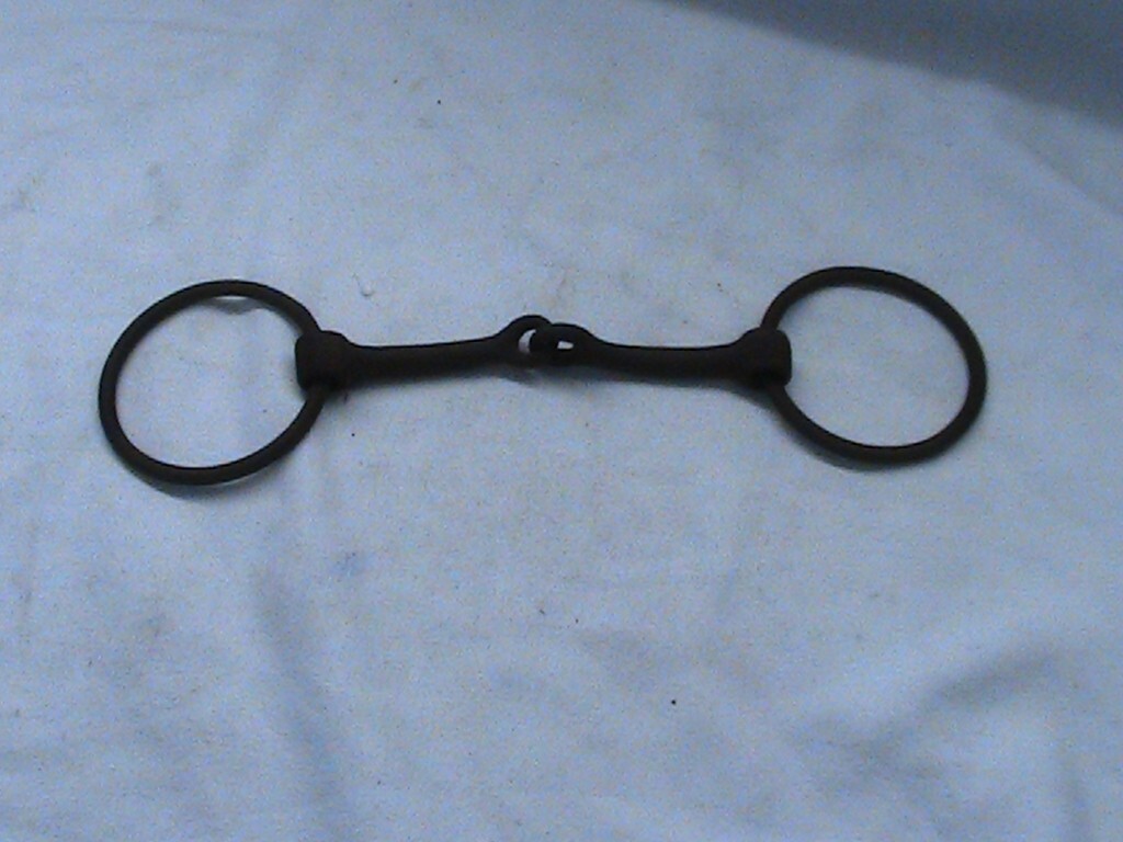 1 USED VINTAGE SNAFFLE HORSE BIT LOOSE RING