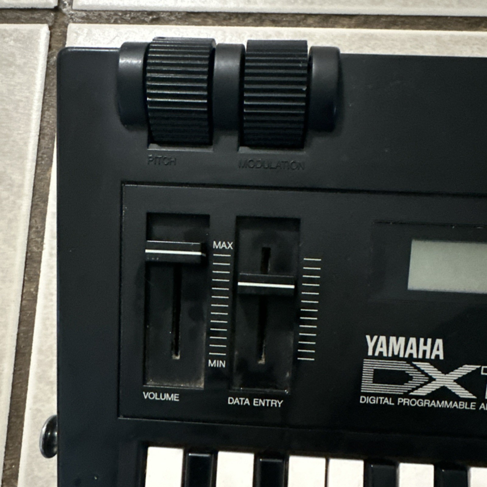 Yamaha DX100 Digital Programmable Algorithm Synthesizer Keyboard 49-Key
