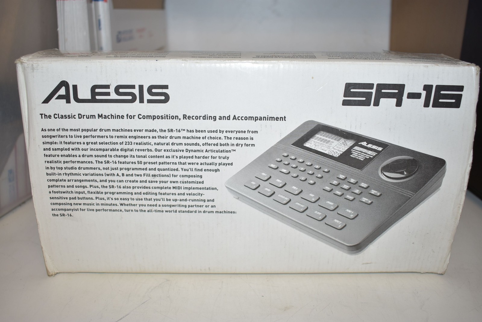 ALESIS SR-16 SR16 PROGRAMMABLE DRUM MACHINE / MIDI controller 12 pad