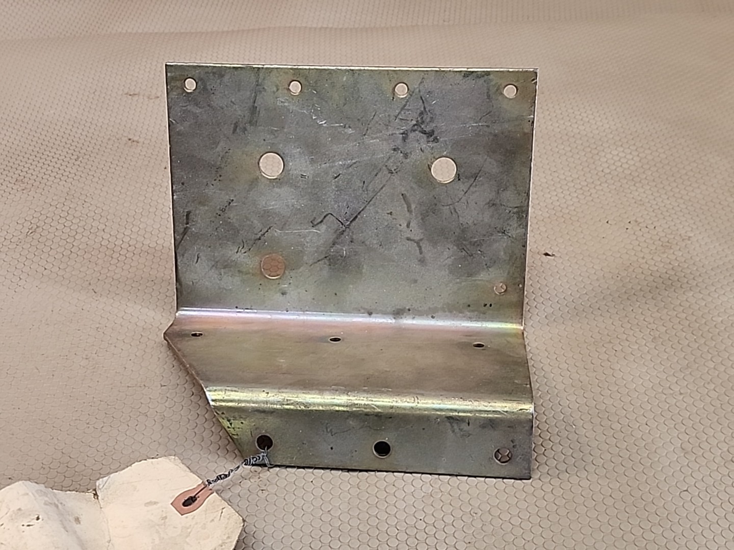 KENWORTH HOOD GUIDE BRACKET, 9-01 10916AA K275 7119REV F