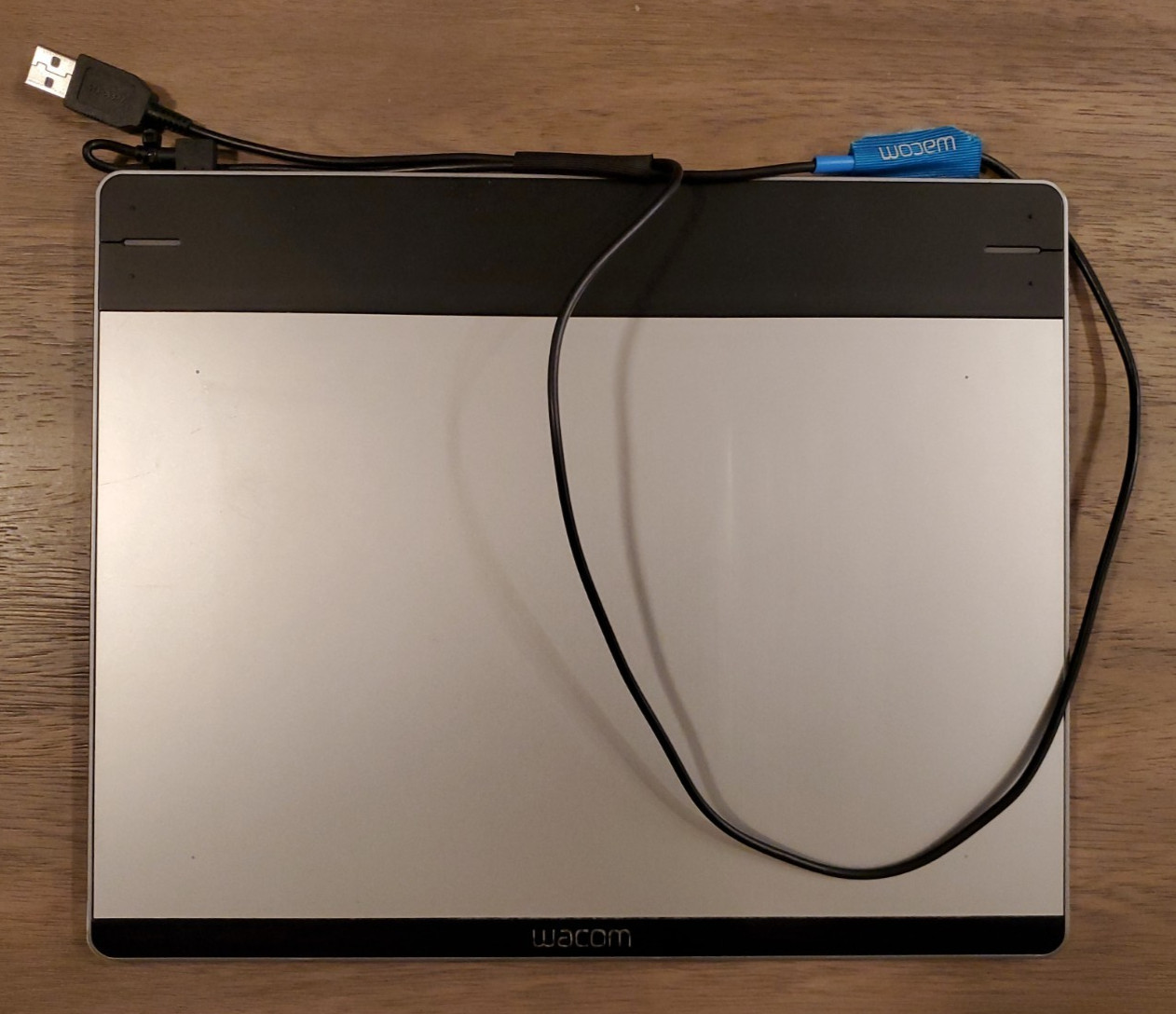 Wacom Intuos CTH-680 Creative Drawing Pen & Touch Medium Tablet
