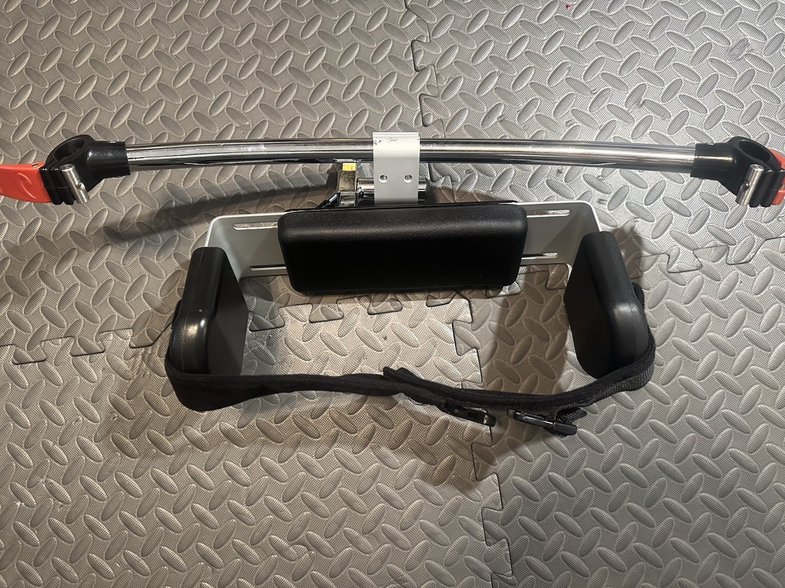 R82 Crocodile pelvic support with belt amd crossbar