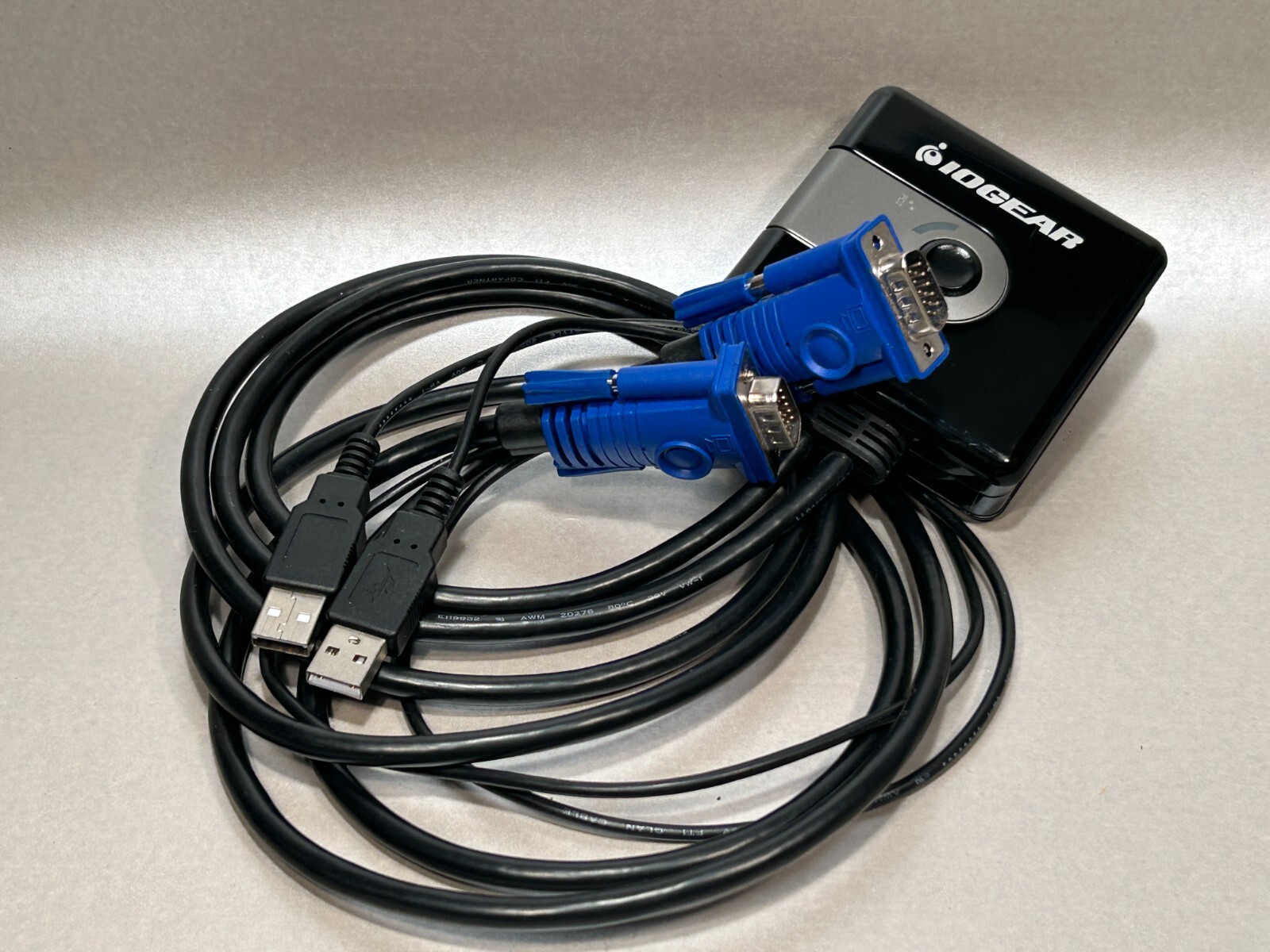 IOGEAR  (GCS42UW6) 2-Ports External KVM switch USB New