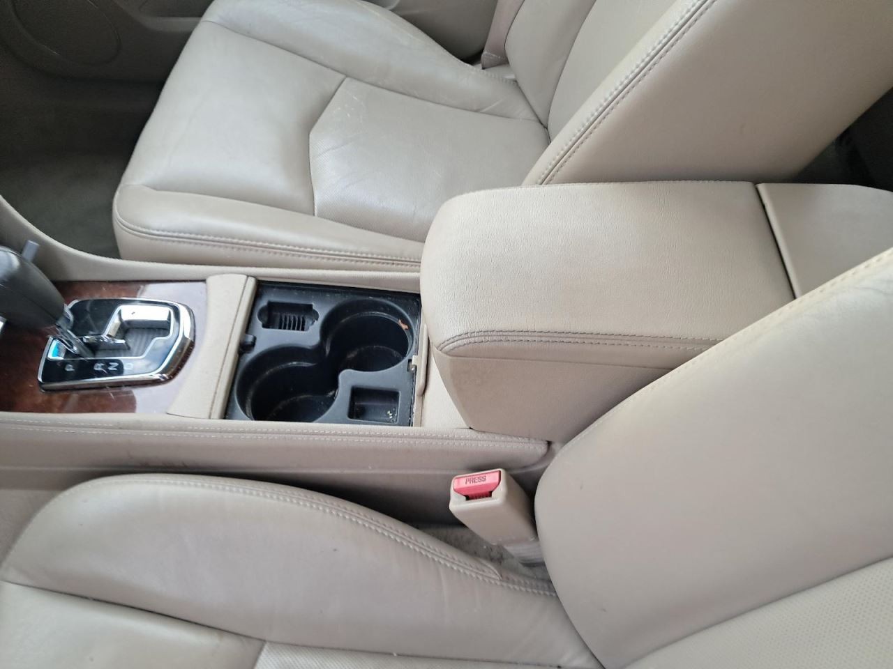SRX 2008 Glove Box 4775038