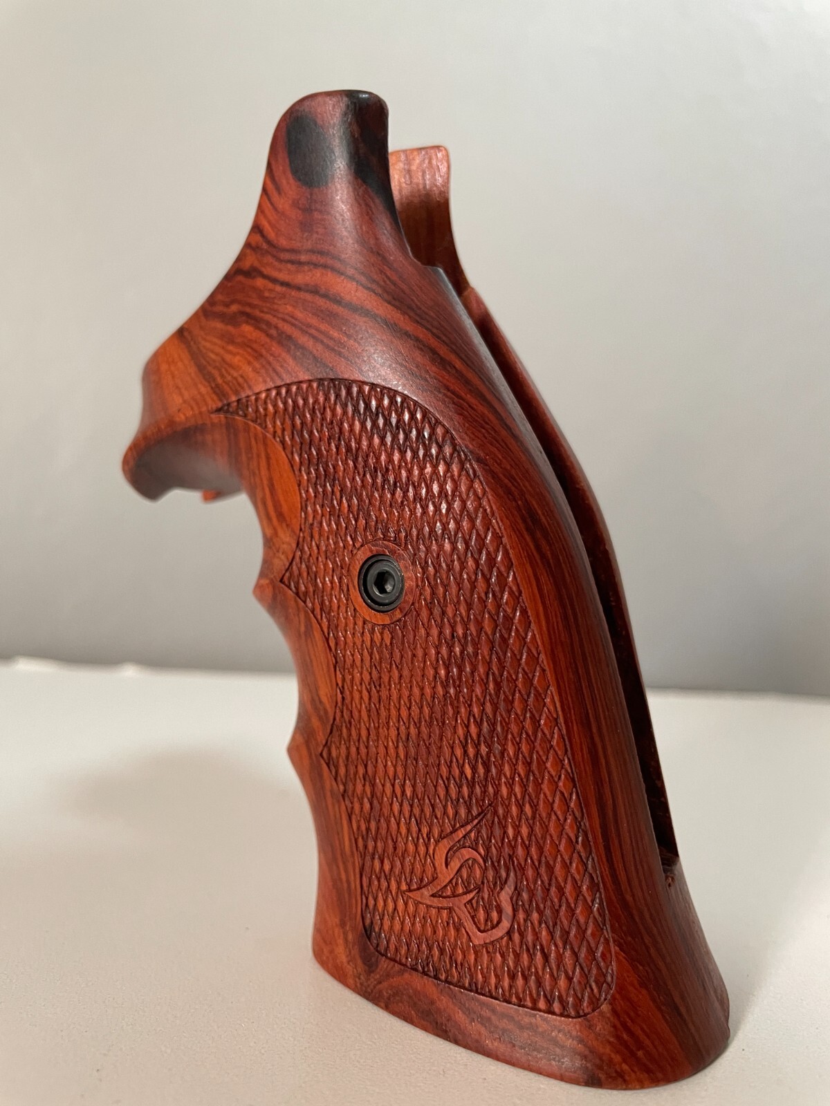 Decorative Target Grips for Taurus Medium/Large Frame SQUARE BUTT 44, 65, 66