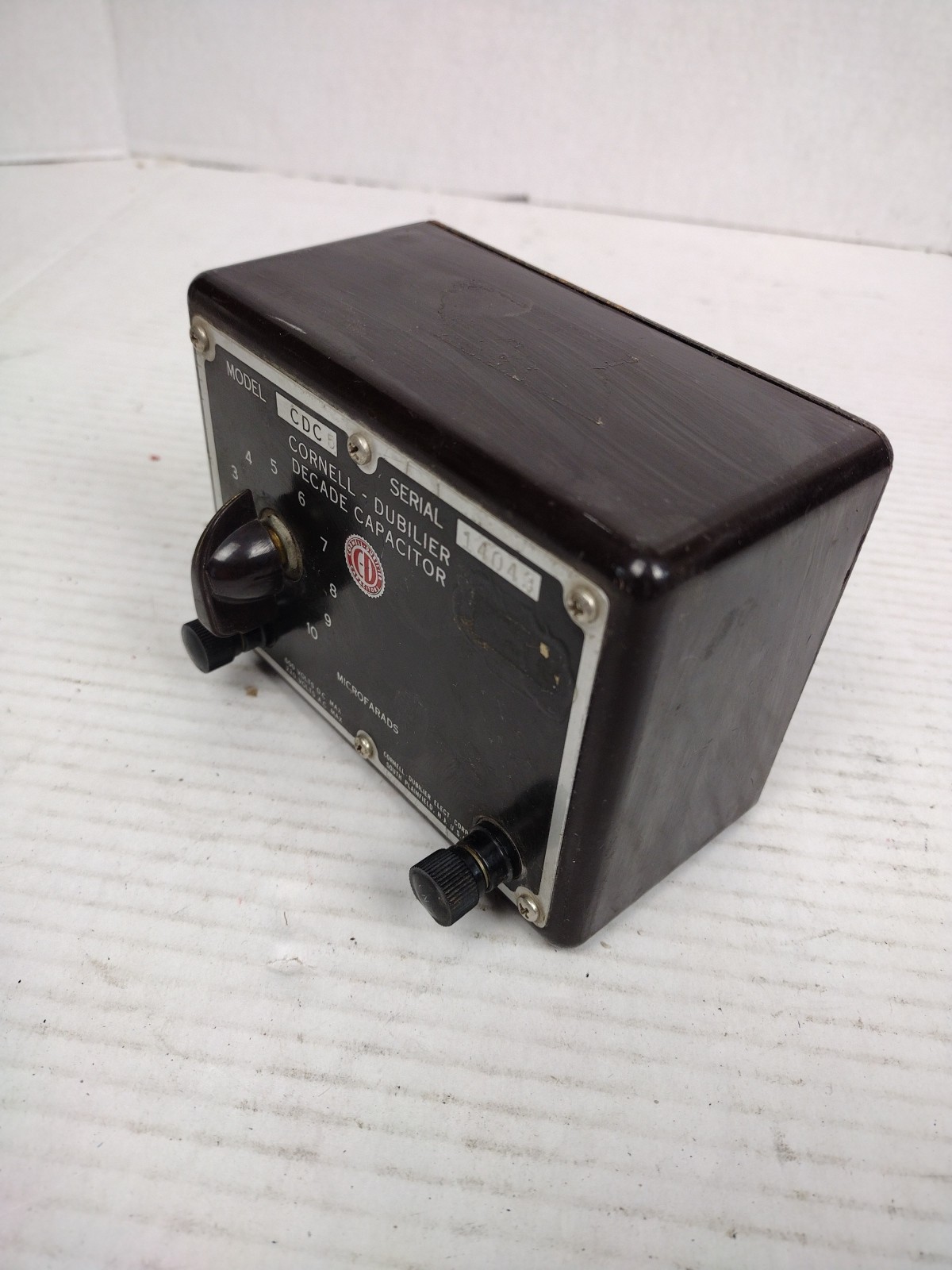 Cornell Dubilier Decade Capacitor CDC 5 Box 600 VDC 220 VAC Max