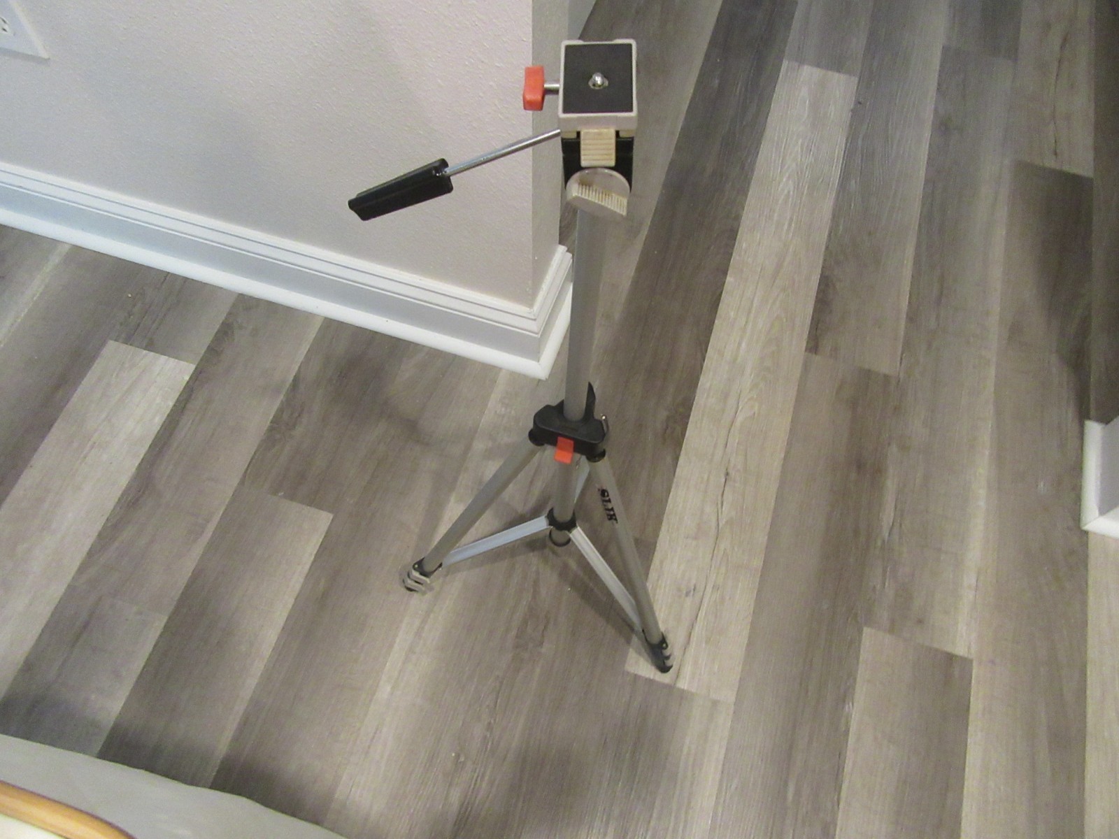 Very Nice Slik Insta-Lock 960 G-QL Tripod for Photography or Videography