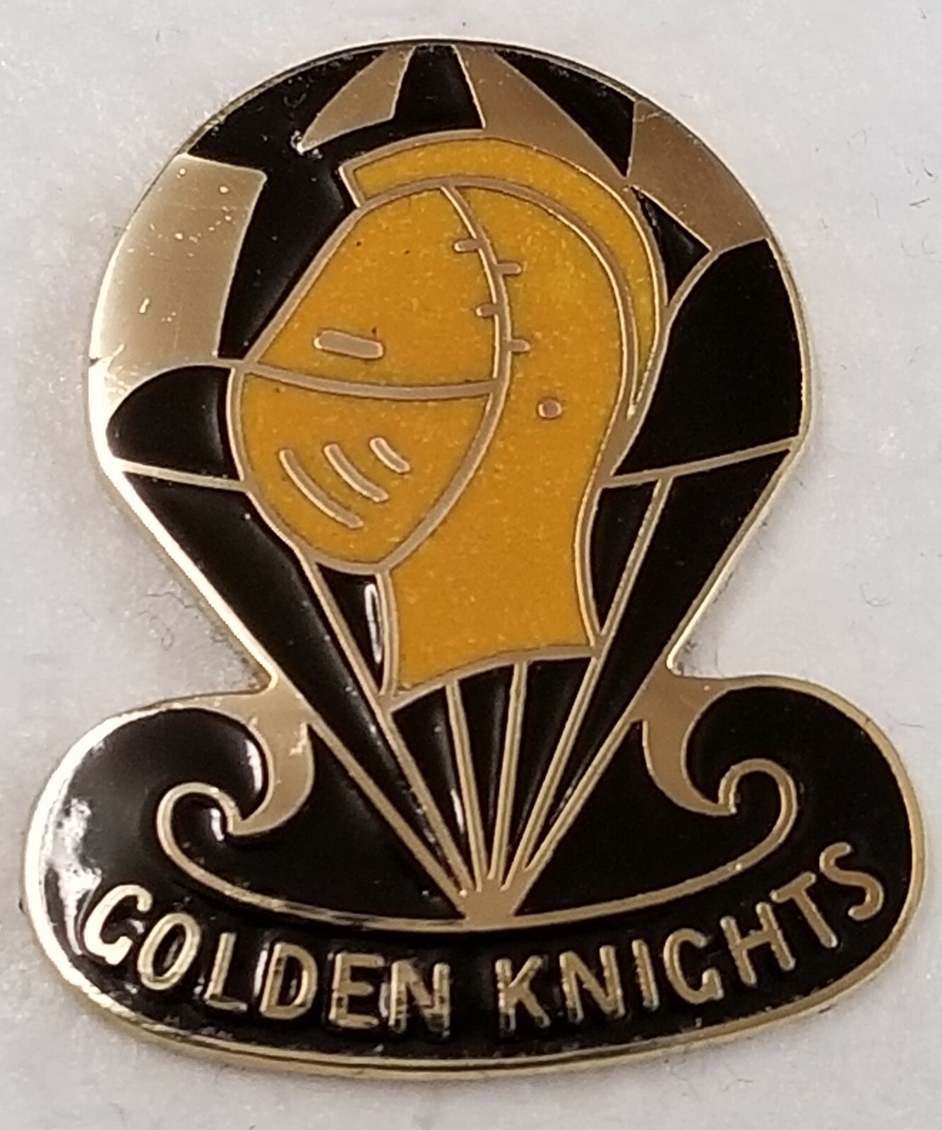 US ARMY PARACHUTE TEAM GOLDEN KNIGHTS ORIGINAL AUTHENTIC PIN DI