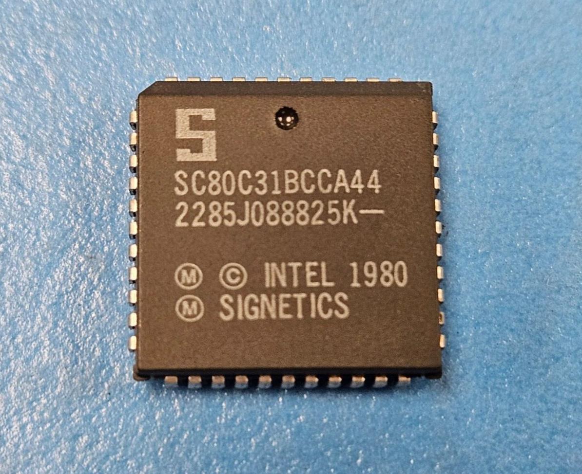 (1PC) SC80C31BCCA44 Microcontroller, 8-Bit, 8051 CPU, 12MHz, CMOS, PLCC44