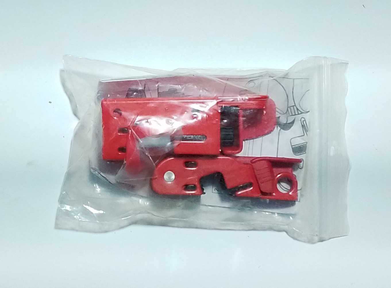 Master Lock Clamp On Breaker Lock Out   2CJK2