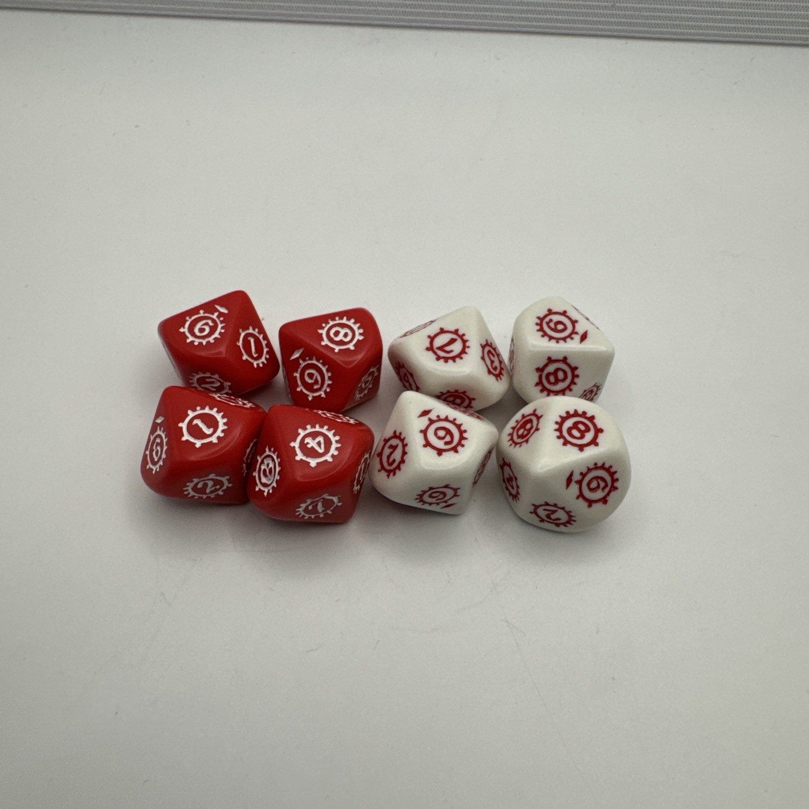 Warhammer 40k Age of Sigmar Wound Trackers Set of 8 Dice Brand Red White