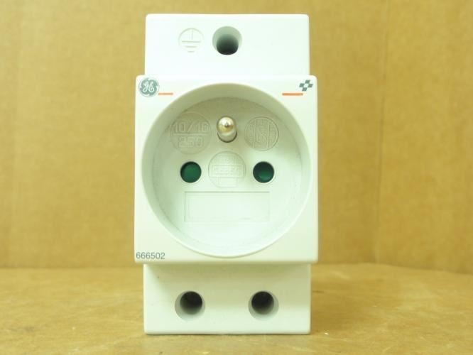 194978 New-No Box; GE 666502 Modular Socket Outlet; 250VAC; 16A