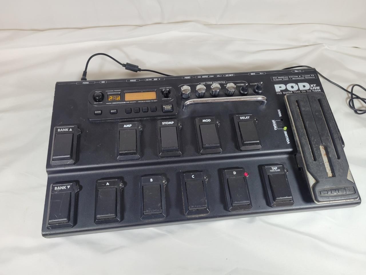 Line 6 POD XTLive Guitar Multi-Effects Amp Modeler Pedal Processor