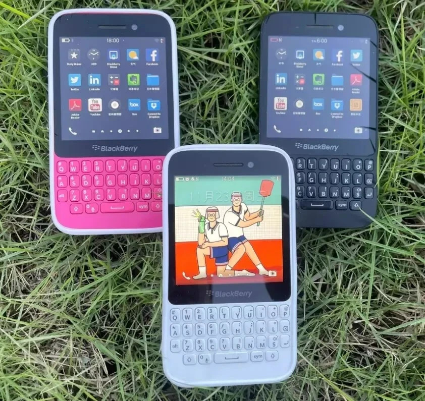 BlackBerry Q5 Unlocked 4G LTE WiFi 8GB 5MP Unlocked  Keyboard Smartphone