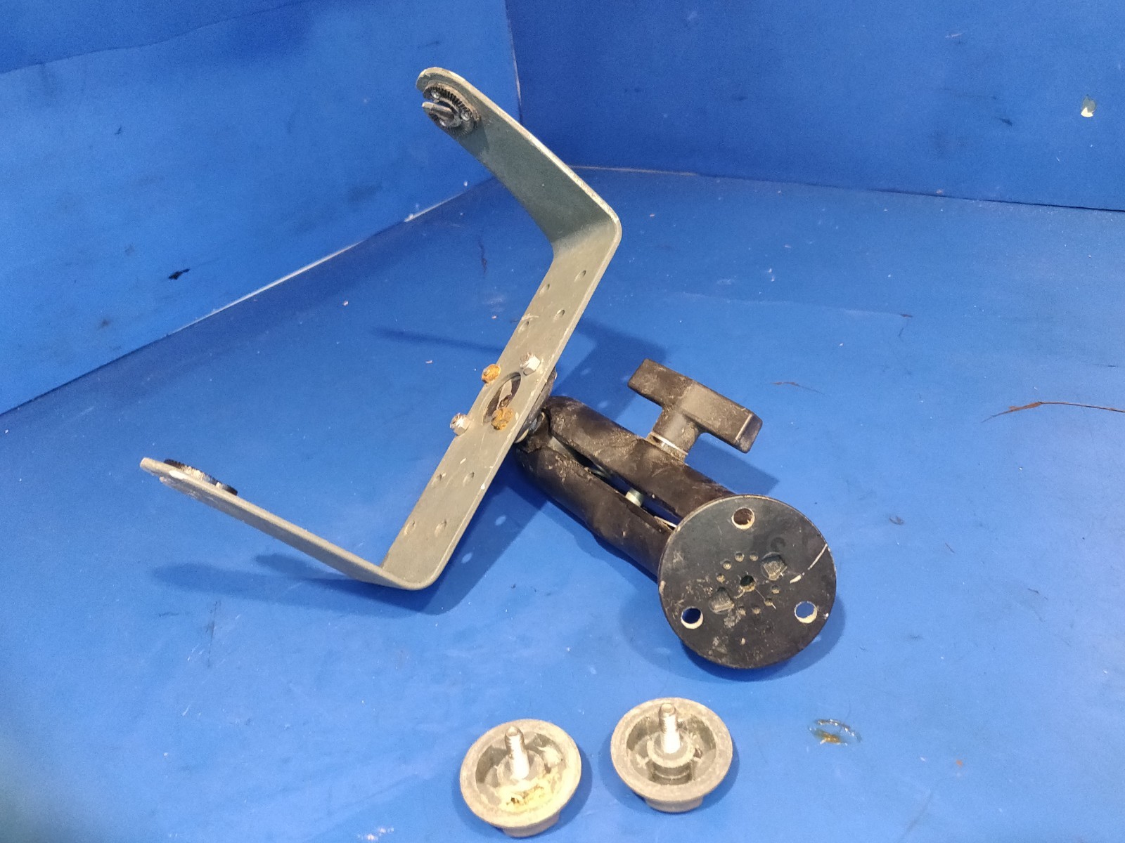 swivel bracket r.a.m for Lowrance LCX-18C fish finder deapthfinder fishfinder