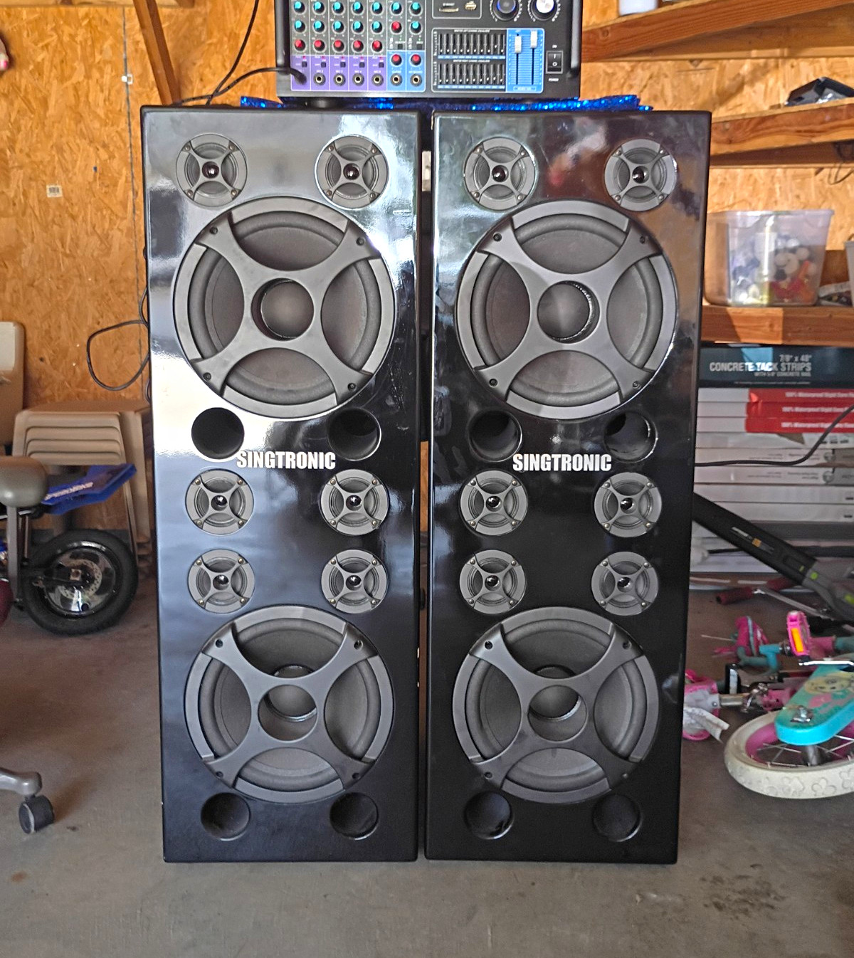 Singtronic KA-3000 DSP Karaoke Speaker System USB w/ Mixing Amp, Mic, Speakers