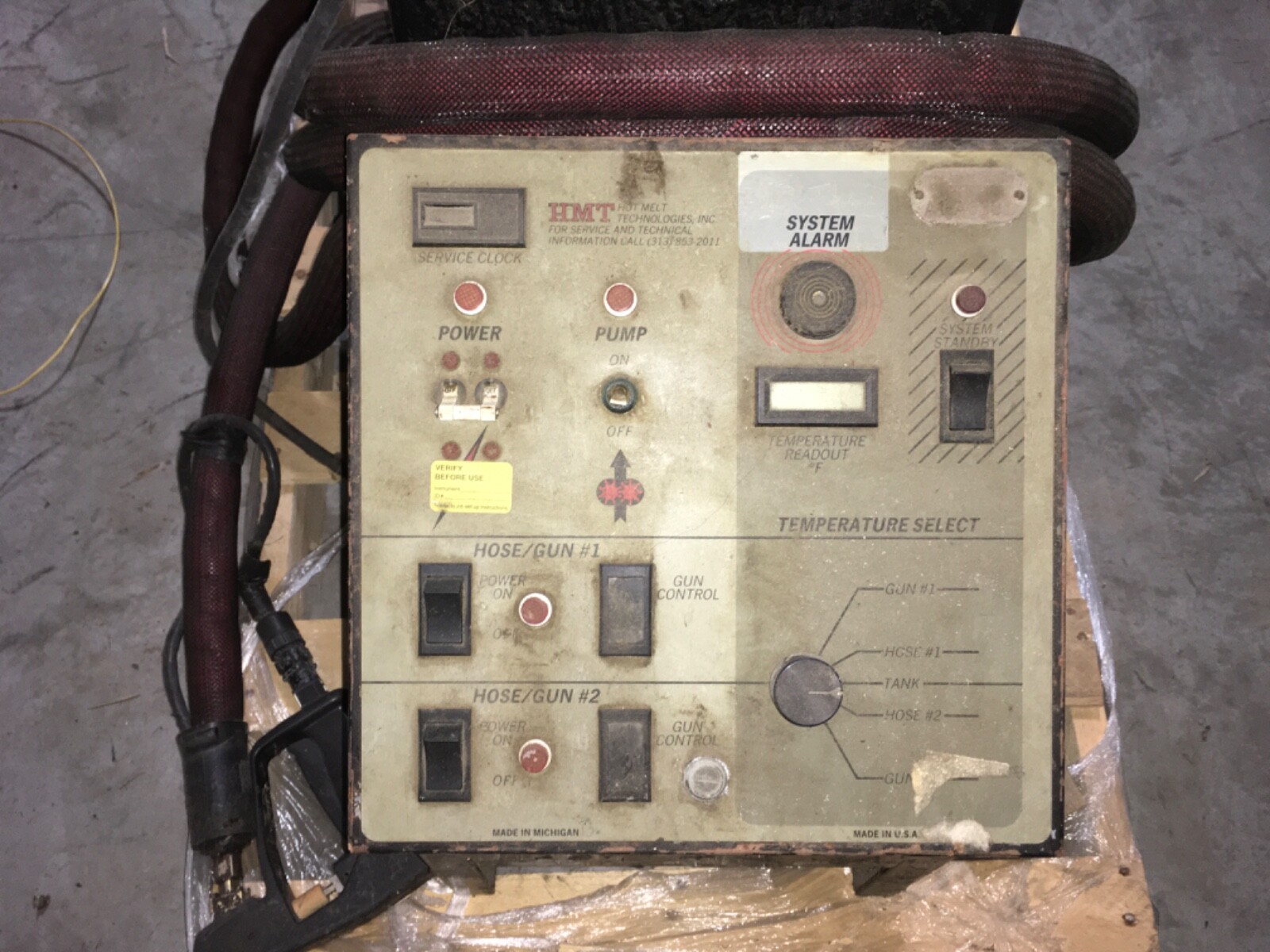 HMT adhesive machine with hose and gun