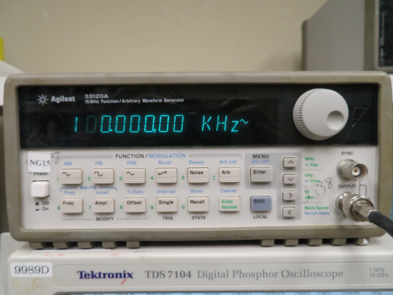 Agilent 33120A 15 Mhz Function/ Arbitrary Waveform Generator NG15