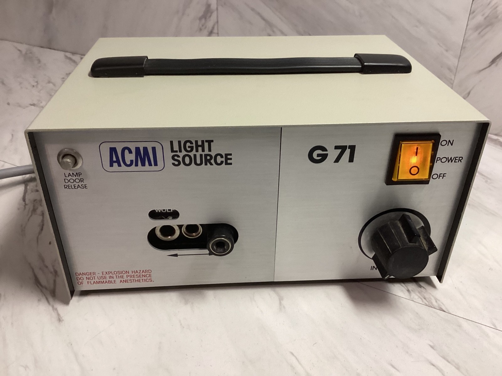 ACMI G71 LIGHT SOURCE.               .