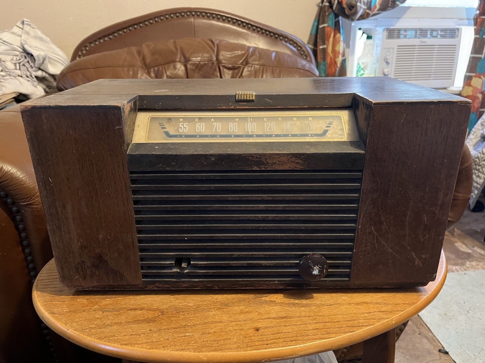 Vintage 1940s RCA Victor Tube Radio w/ OEM Wooden Cabinet (WORKING - READ DESC.)