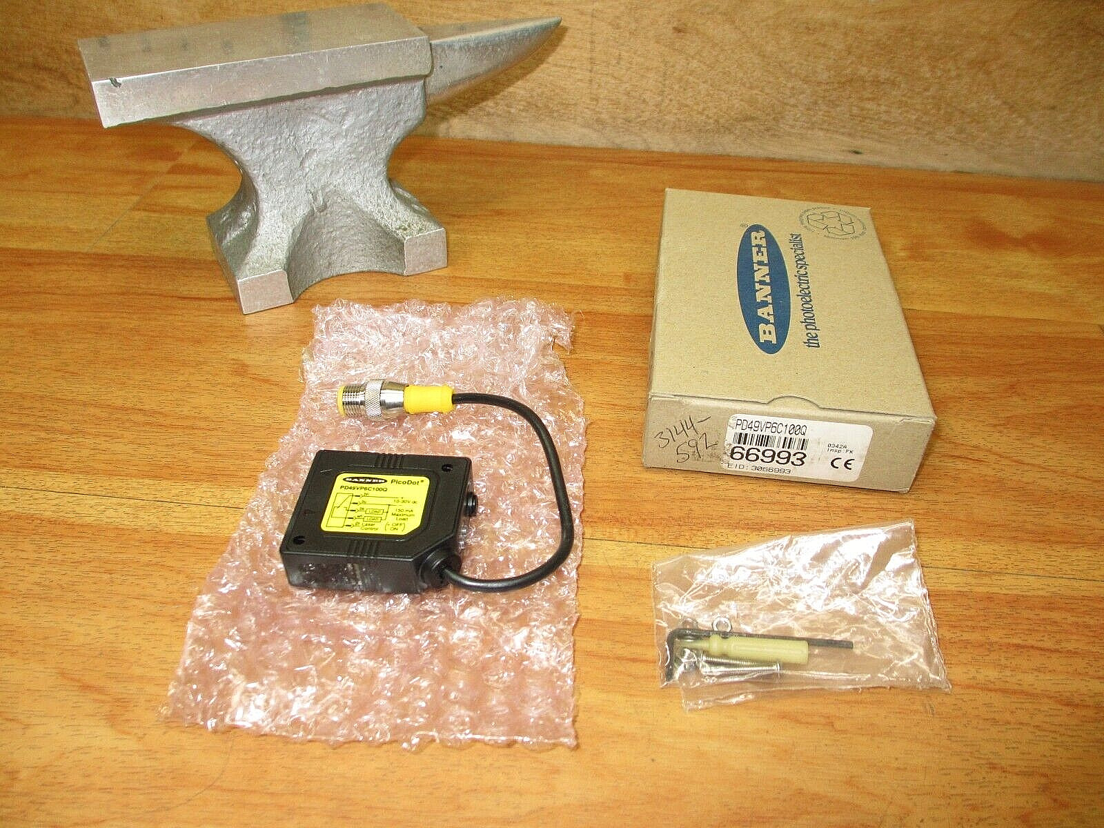 Banner PD49VP6C100Q *NEW OLD STK* 66993 PicoDot Convergent Laser Sensor