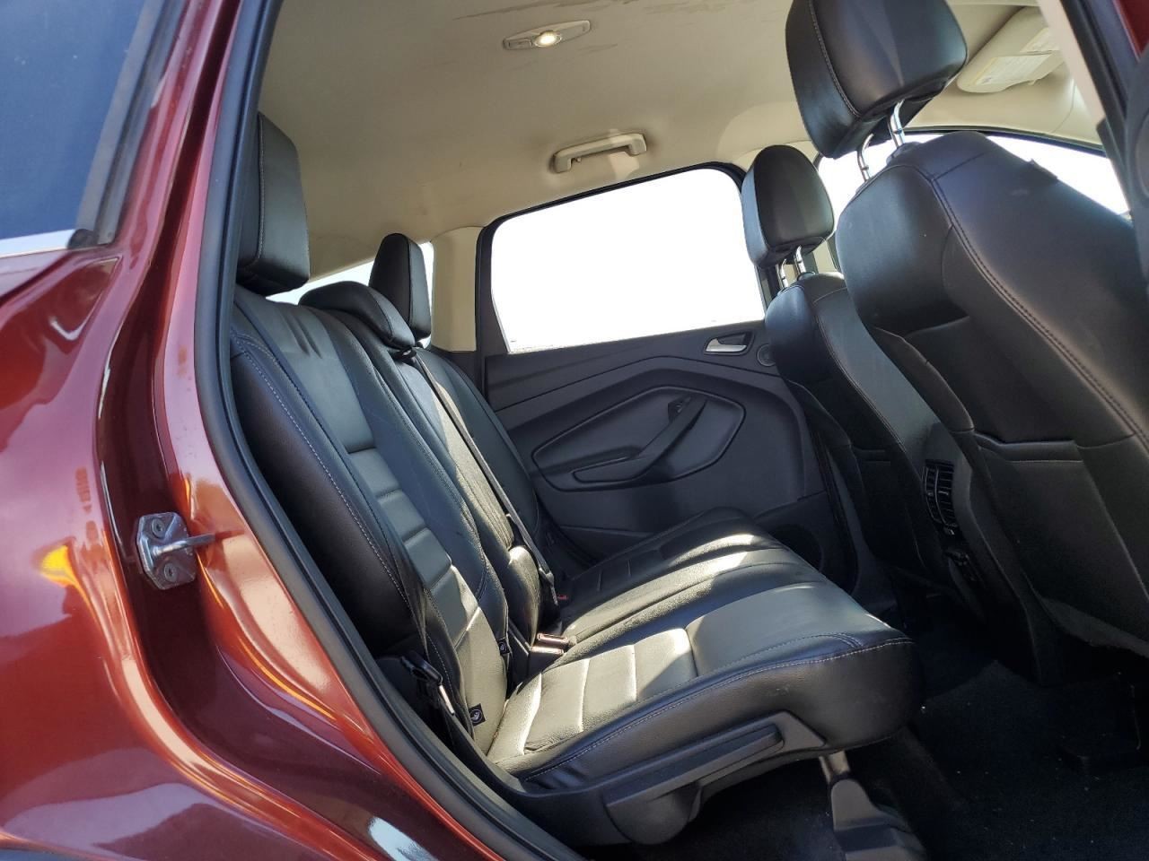 ESCAPE 2015 Glove Box 4890188