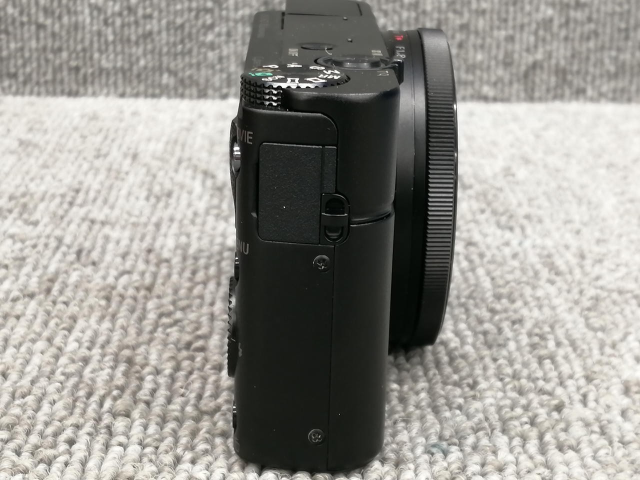 Sony DSC-RX100 Digital Camera 3.6x Zoom