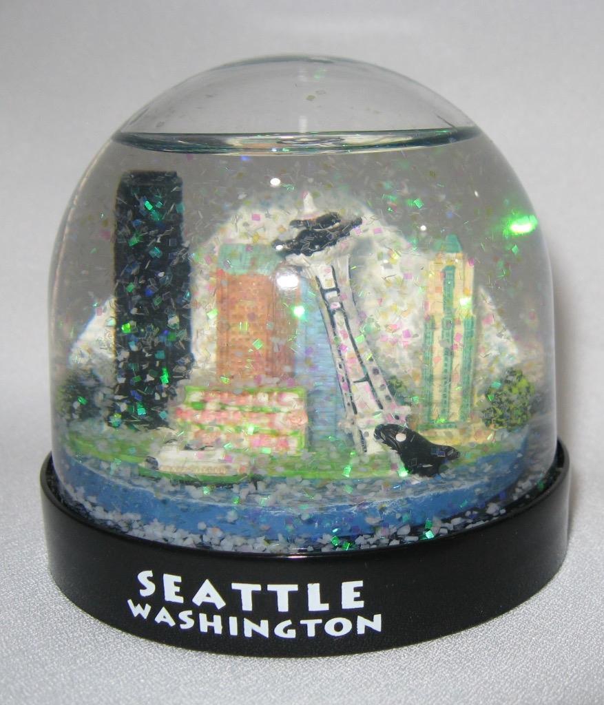 Vintage 1990's SEATTLE WASHINGTON Snow Globe Tourist Souvenir Skyline 3.25"