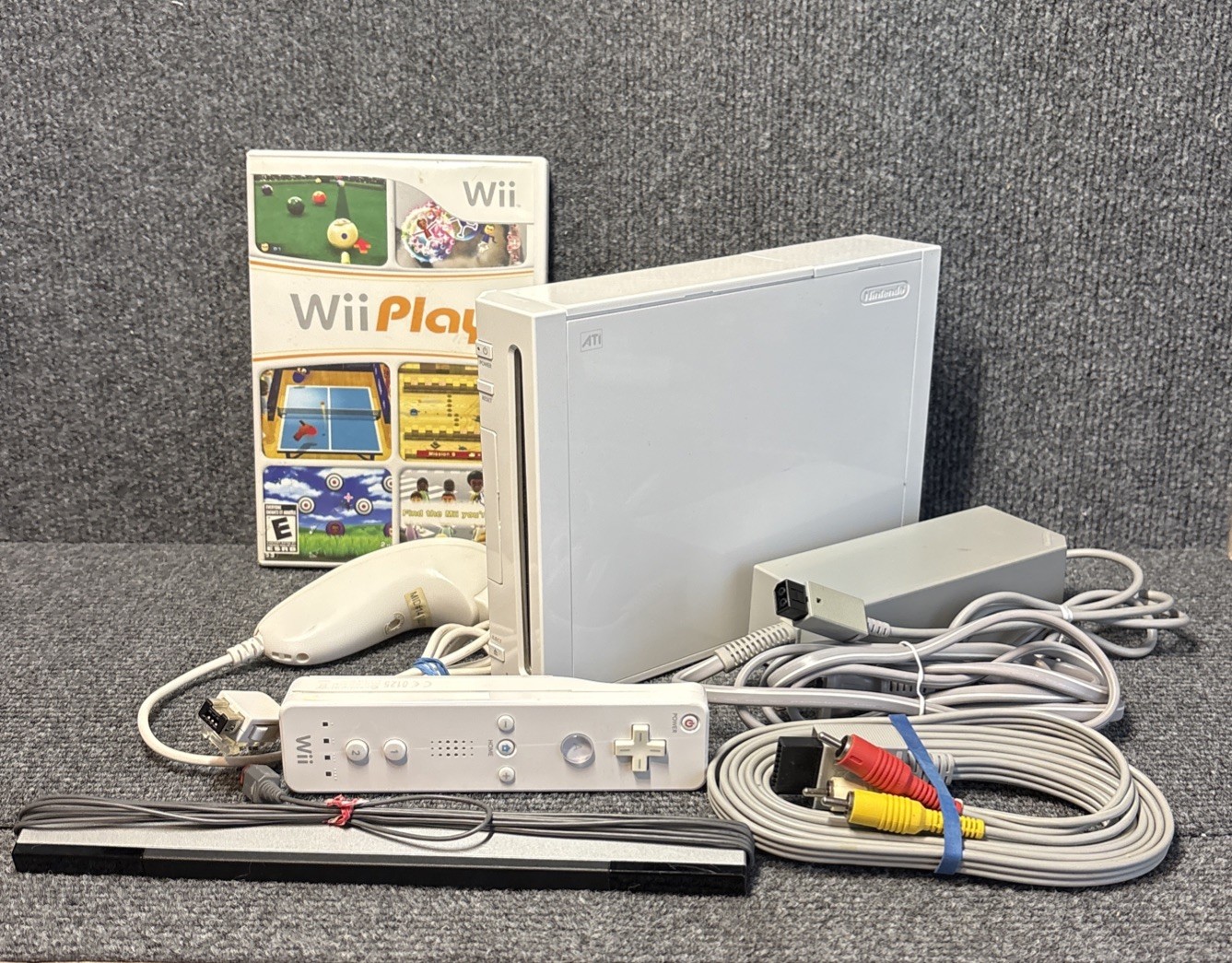 Nintendo Wii Console Bundle Tested w/ Wii Play RVL-001 GameCube Compatible