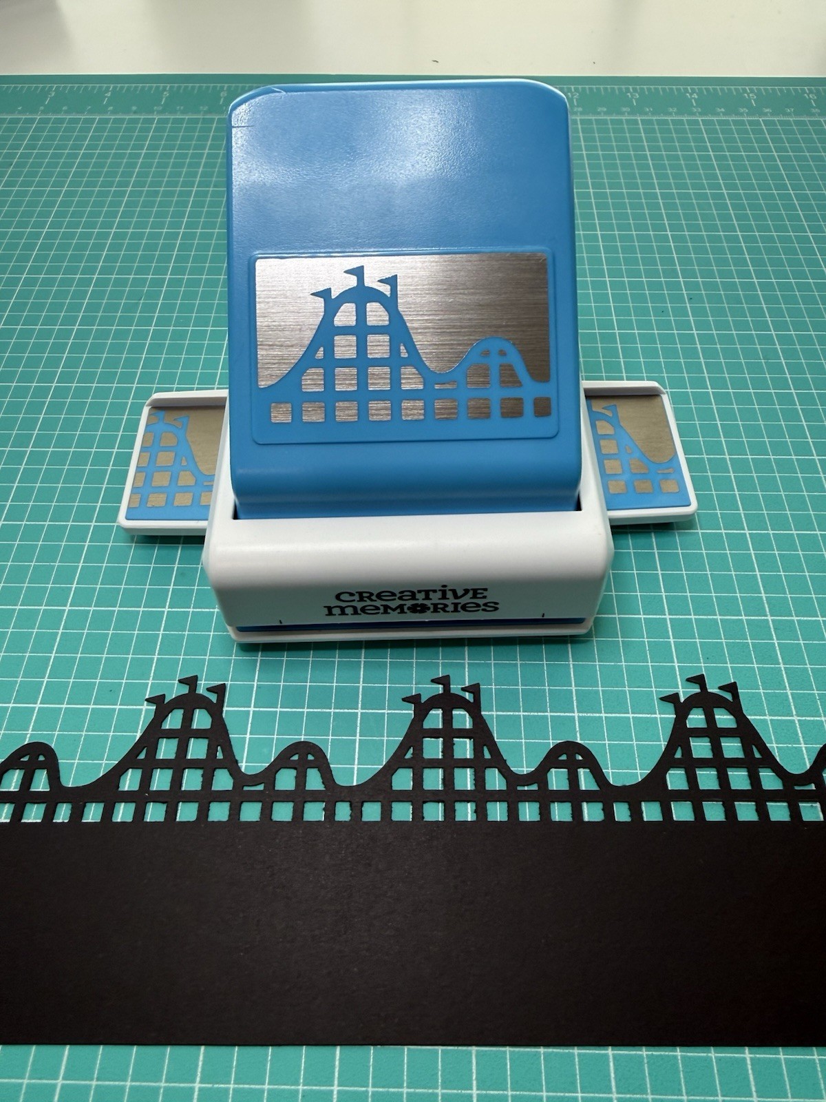 Creative Memories ROLLER COASTER Border Standalone Punch