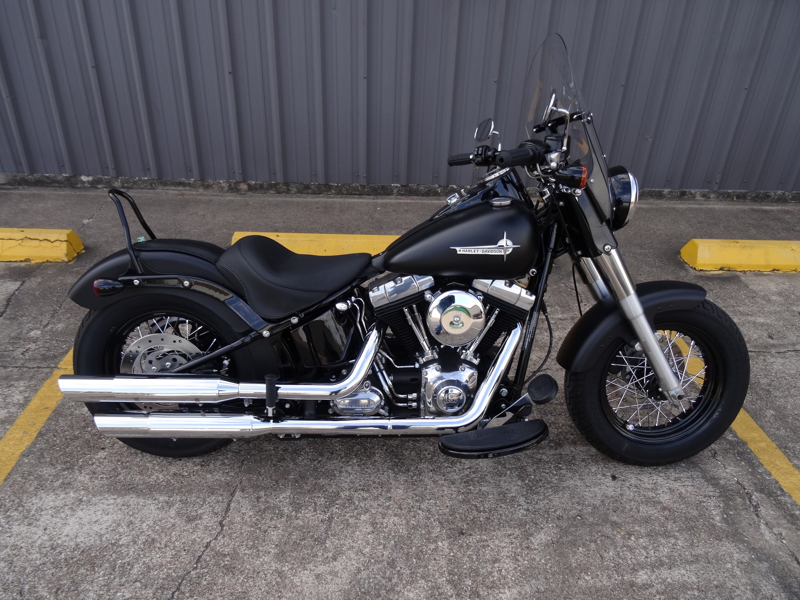 HARLEY-DAVIDSON 2012--2017 SOFTAIL SLIM AND 2011-2013 BLACKLINE CUSTOM SISSY BAR