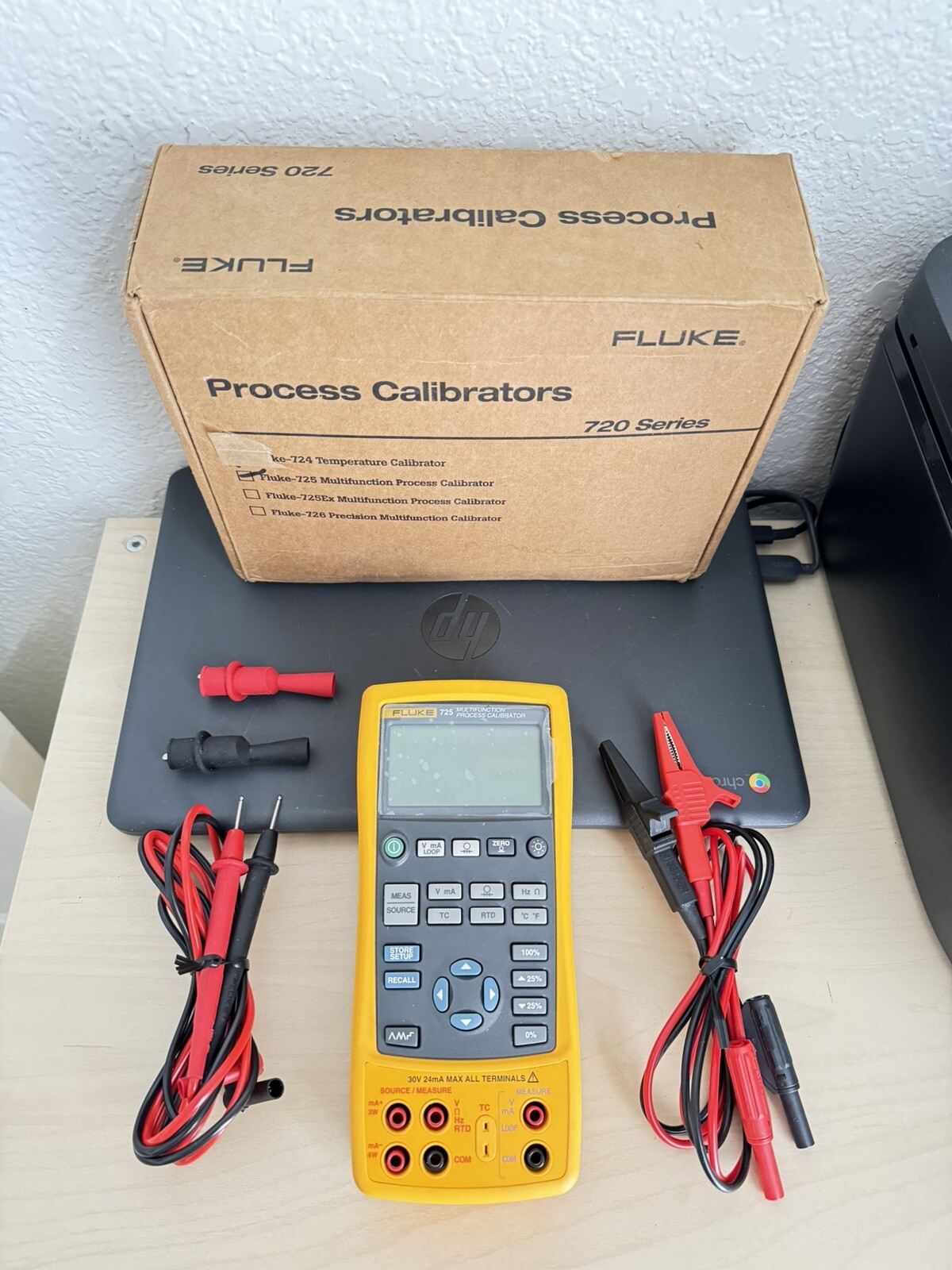 FLUKE 725 MULTIFUNCTION PROCESS CALIBRATOR W / FACTORY BOX -EXCELLENT CONDITION