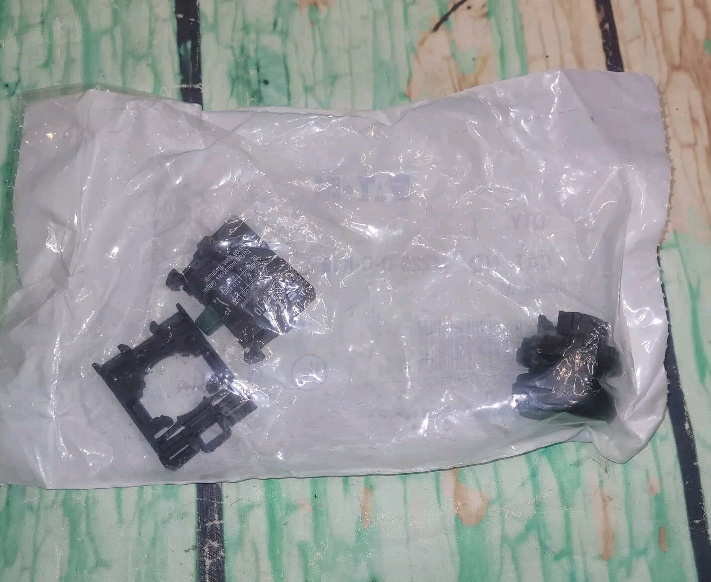 Eaton Pushbutton Switch M22-D-R-K10 ; Green