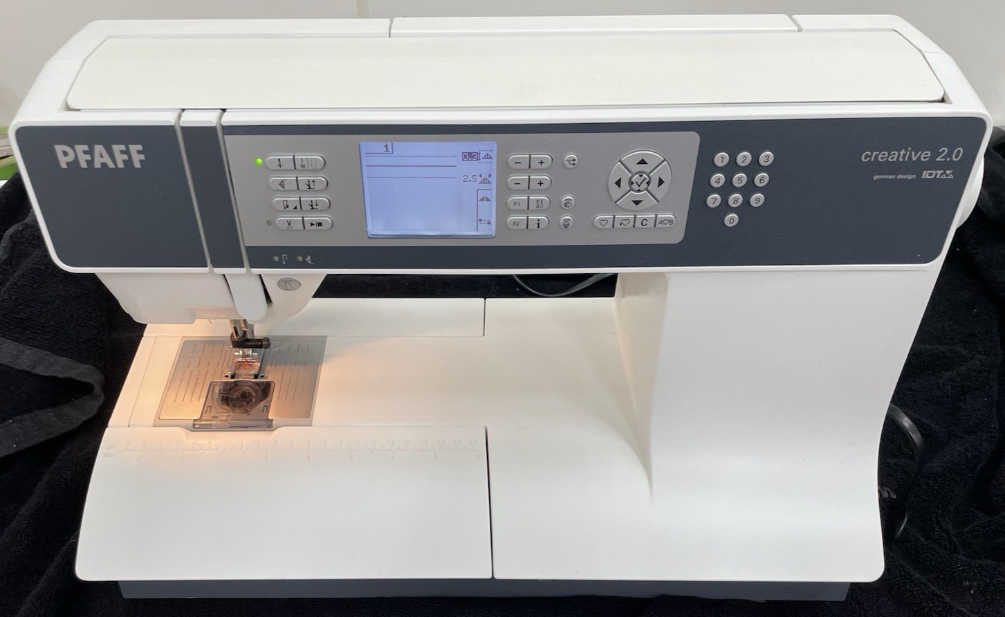 Pfaff Creative 2.0 Sewing Embroidery Machine P101 UNTESTED BUT GUARANTEED