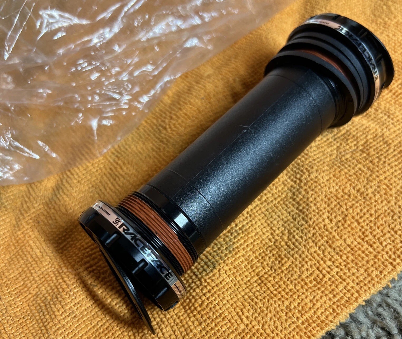 RaceFace 30mm CINCH Bottom Bracket BB BSA 100mm Shell Spindle External Seal
