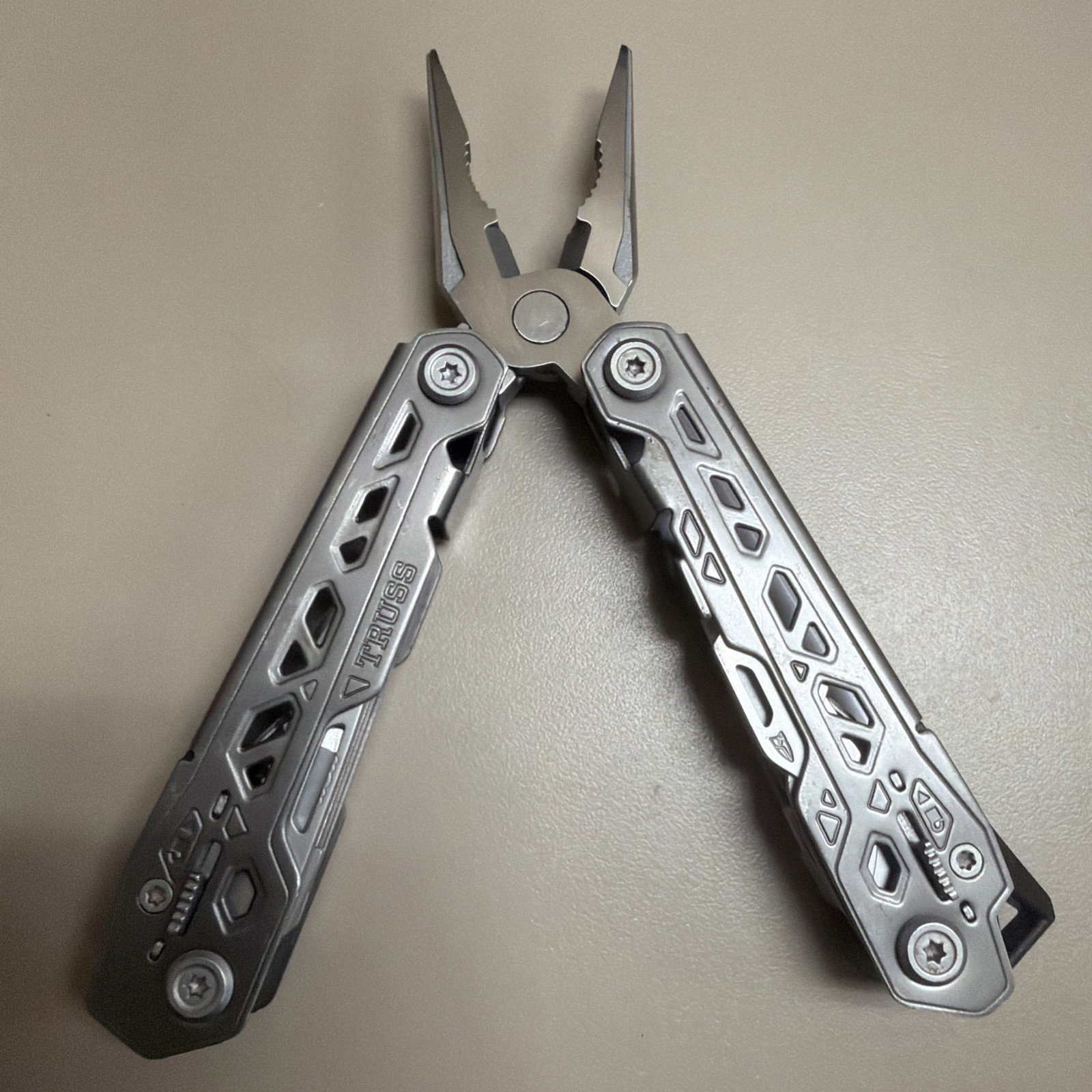 Gerber Truss Multi-Tool Pliers Knife Scissors