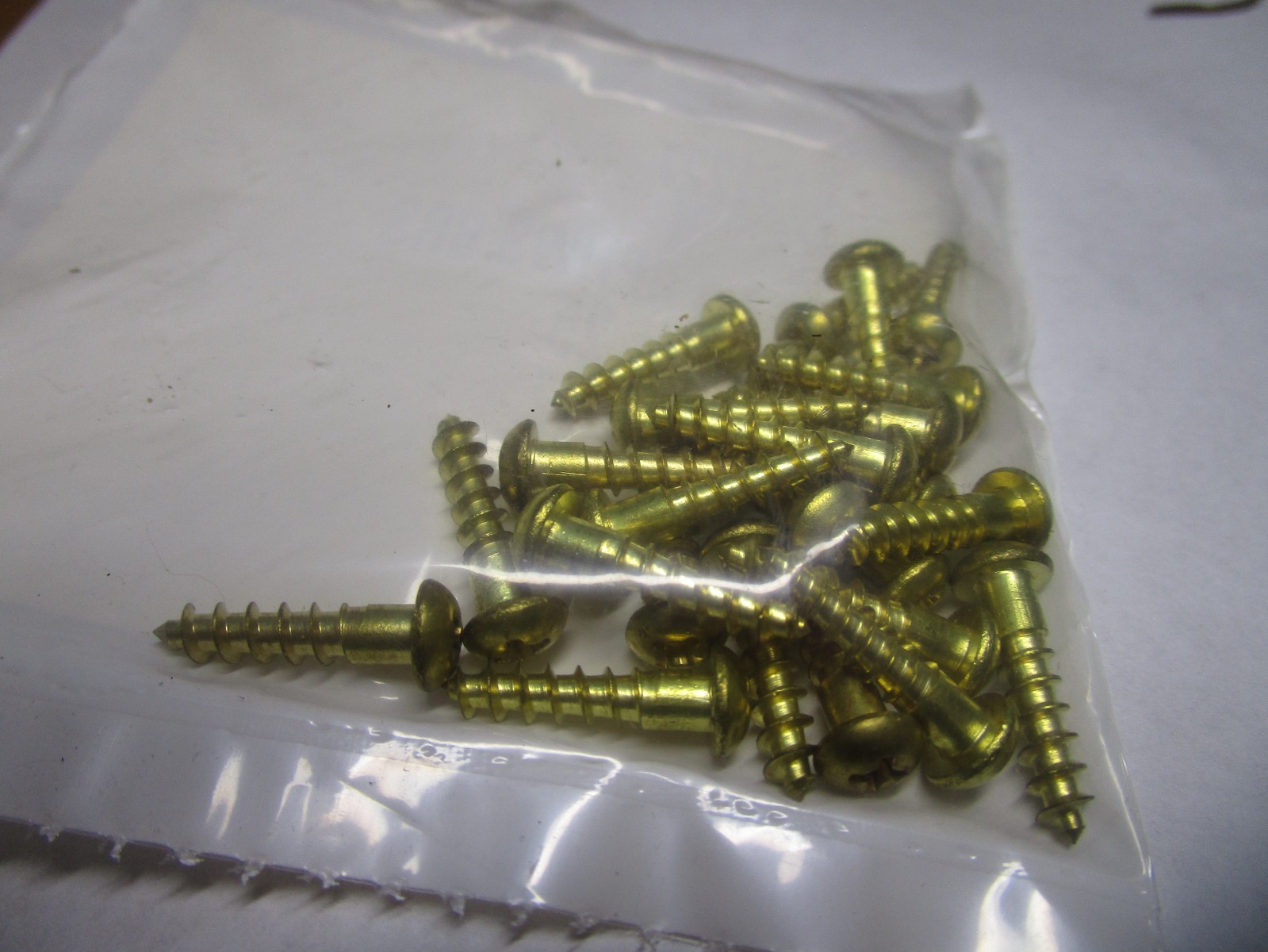 #8-15 x 3/4" Round Head Phillips Sharp Pt Plain Finish Brass Wood Screw QTY 25