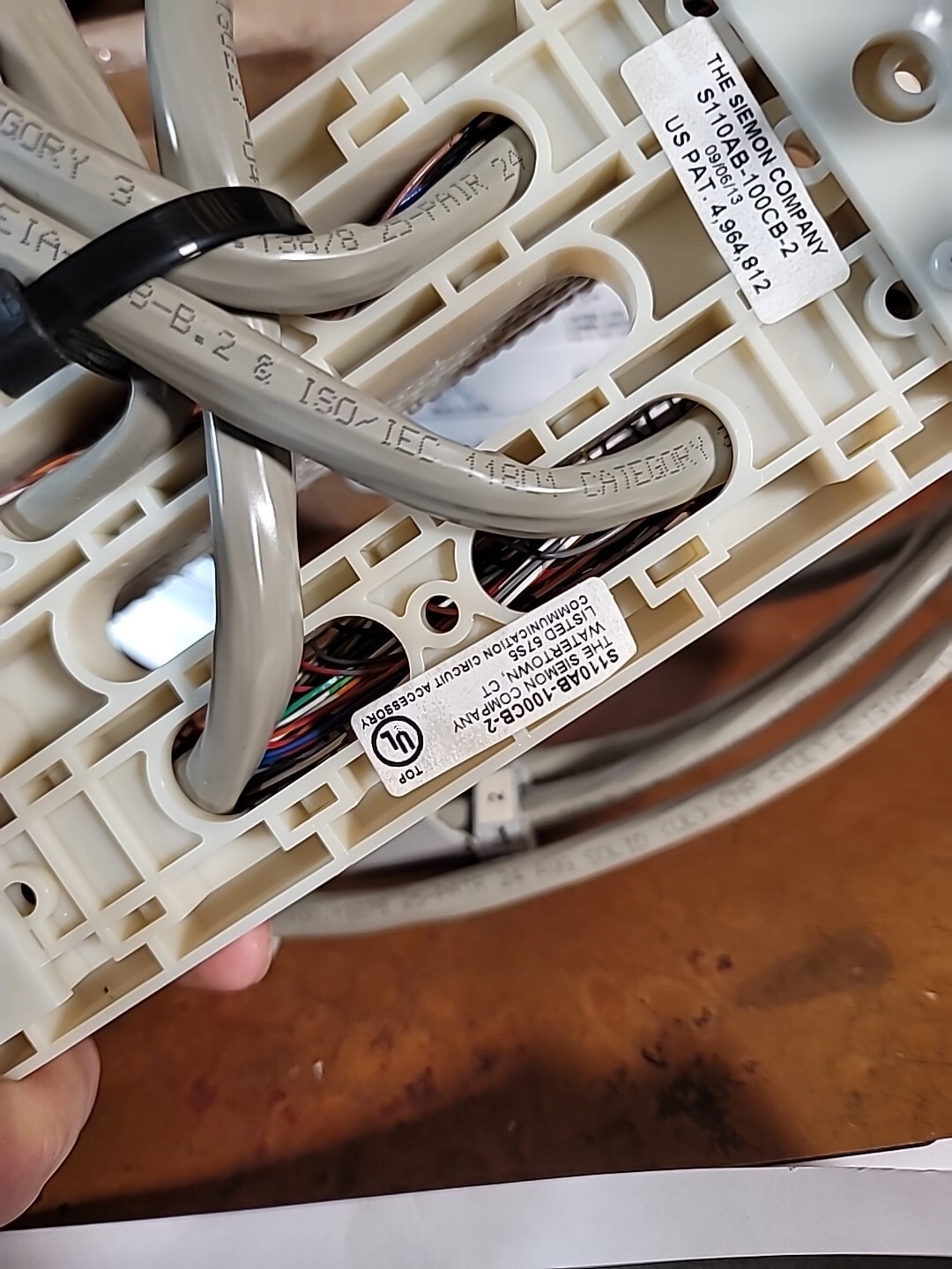 Siemon S110AB-100CB-2 Prewired Block 4PR 2FT Tail Bottom Female