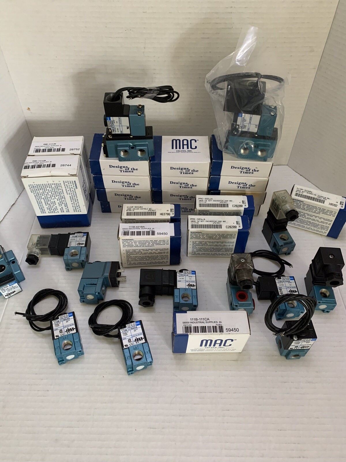 MAC Valves Inc. 111B-111JD Solenoid Valve Rectangular Connector W/Light 120V NEW