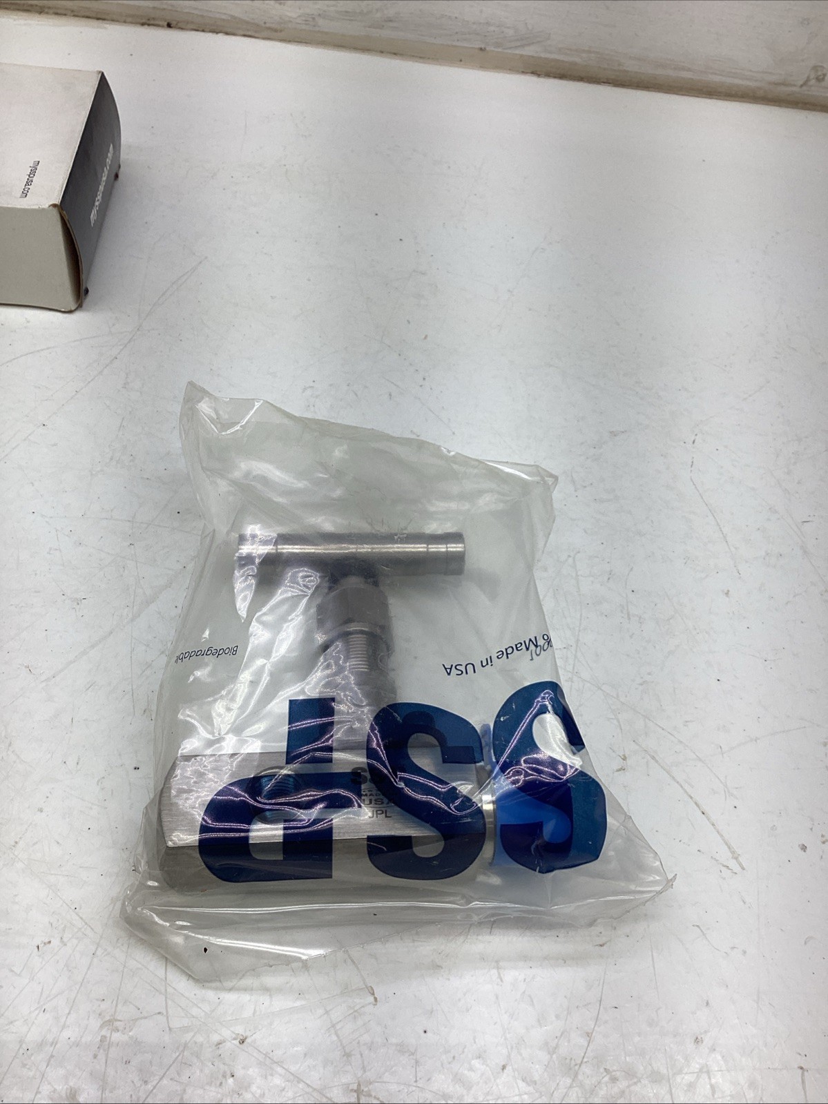 SSP FloLok SS Needle Valve LPG6D-8PM-4FP-316 NIB