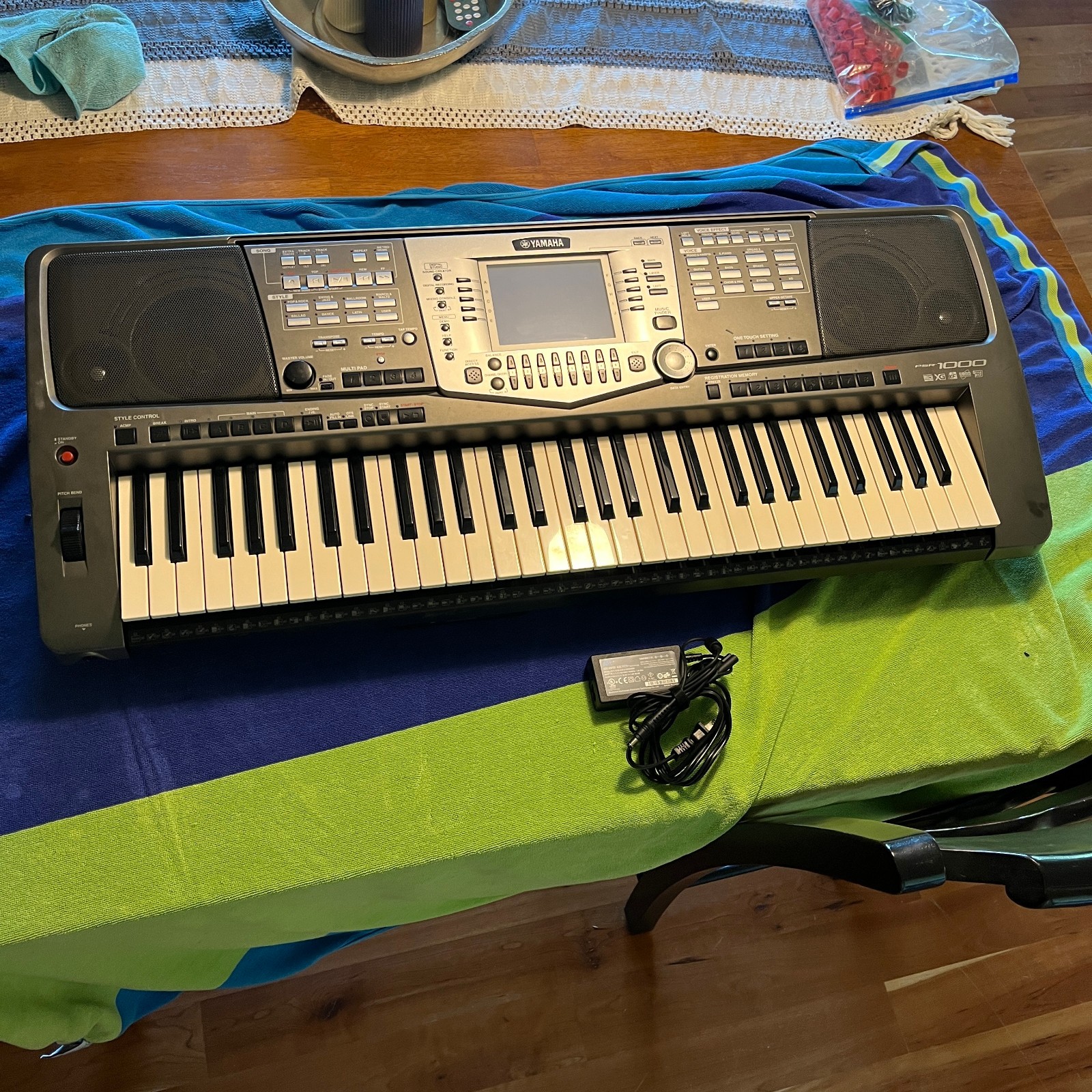 Yamaha PSR-1000 keyboard, non-functional, sold as-is for parts or repair